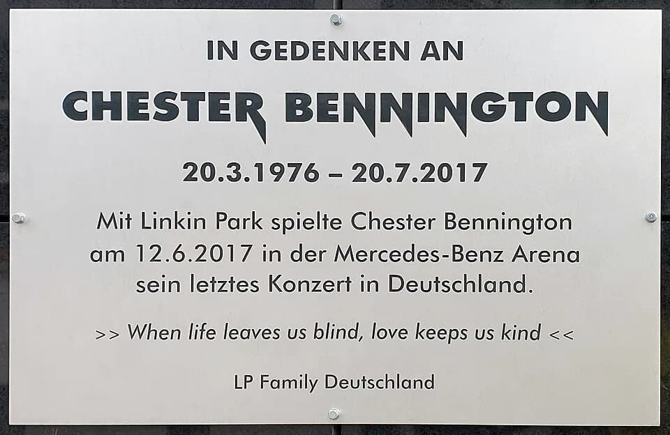 Chester Bennington - Memorial plaque, Chester Bennington, Mercedes-Platz 1, Berlin-Friedrichshain, Deutschland