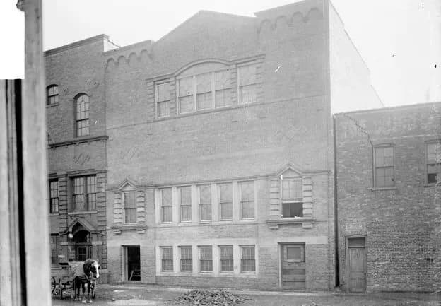 Jane Addams - Hull House Women's Club building on Polk Street