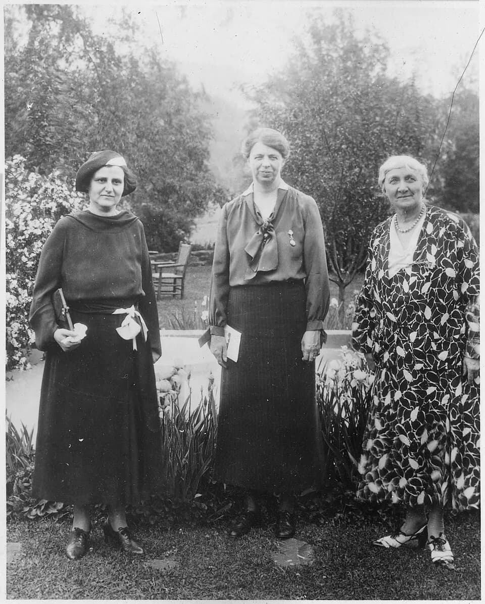 Jane Addams - Eleanor Roosevelt, Elinor Morgenthau, and Jane Addams in Westport, Connecticut - NARA - 195508.jpg