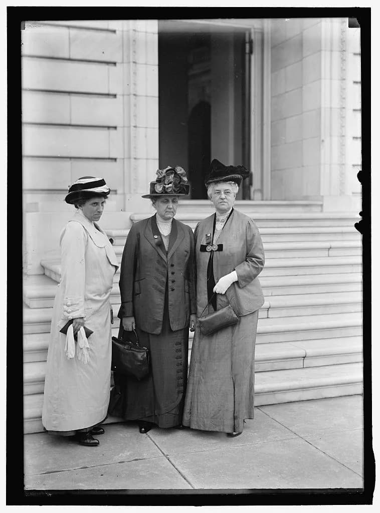 Jane Addams - ADDAMS, JANE, WITH JULIA LATHROP, L, AND MARY E. McDOWELL 03107v.jpg