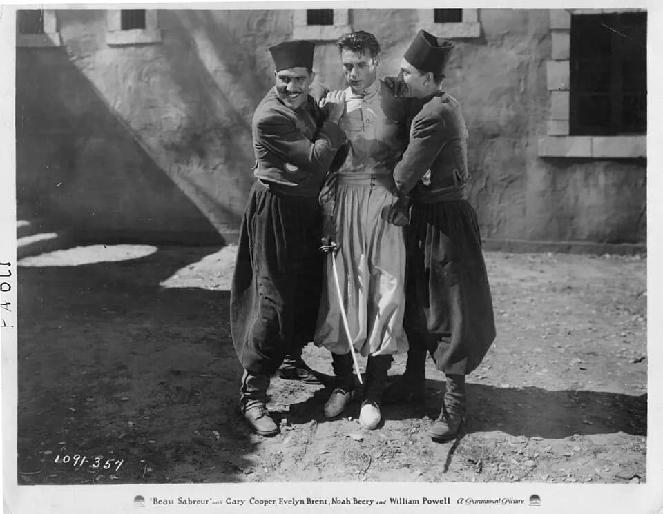 Gary Cooper - Raoul Paoli - "Le spahi" ou titre anglais :"Beau Sabreur "(1928) (Paramount), de John Waters avec Gary Cooper. Il tient le rôle de Dufour
