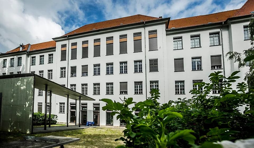 Elinor Ostrom - Elinor-Ostrom-Schule in der Mandelstraße, Berlin-Prenzlauer Berg