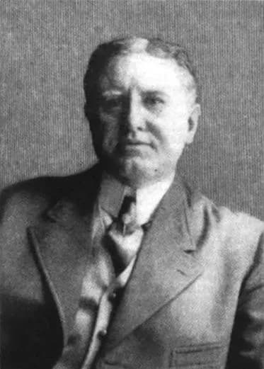 O. Henry - 1910 portrait of William Sydney Porter, also known by his pen name O. Henry.