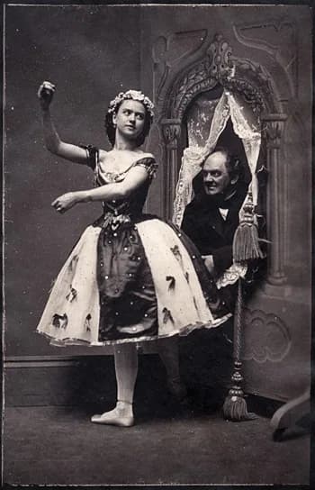 P. T. Barnum - Phineas Taylor Barnum and Ernestine de Faiber 

Source original: Frederick Hill Meserve Collection, National Portrait Gallery, Smithsonian Institution