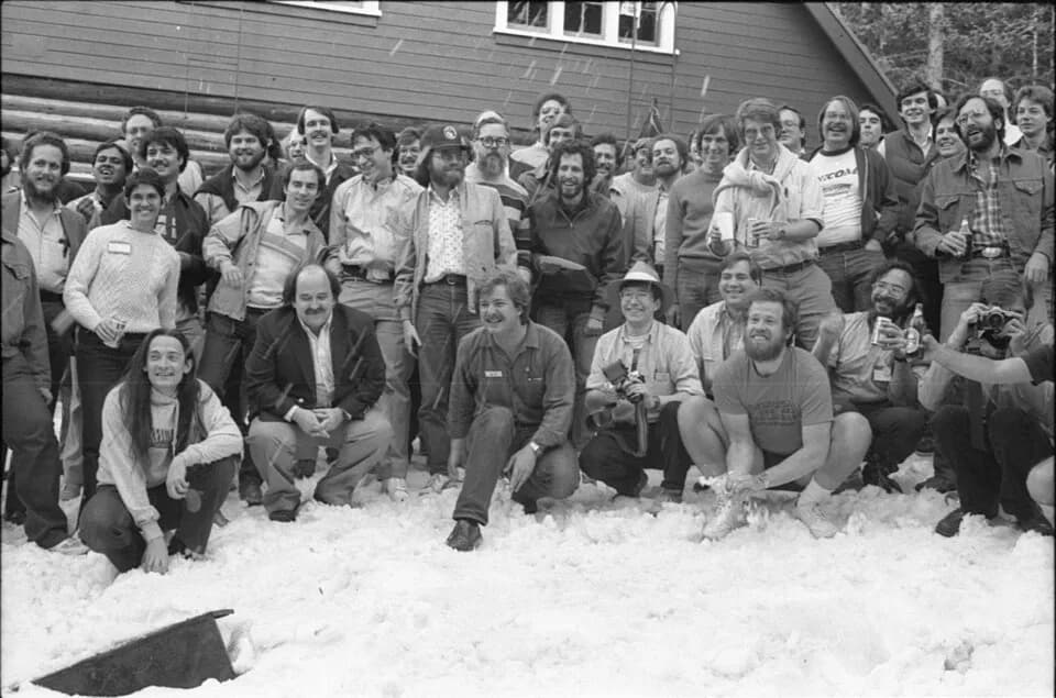 Dennis M. Ritchie - Attendees at the "Gurus Party" at the 1984 Summer Usenix Conference (Salt Lake City, UT). Please comment if you can identify people.
Dennis Ritchie stands in the center (glasses, s