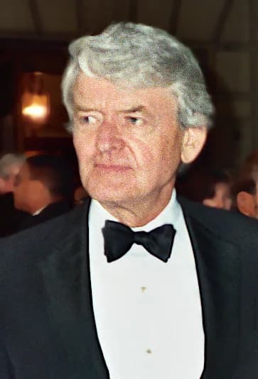 Hal Holbrook - Photo taken at the 41st Emmy Awards 9/17/89 -