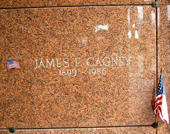 James Cagney - English: en:User:Anthony22 took this photograph of James Cagney's crypt in Gate of Heaven Cemetery as en:Image:1 Cagney best 800.jpg and licensed it as GFDL-self-with-disclaimers.
en:Us