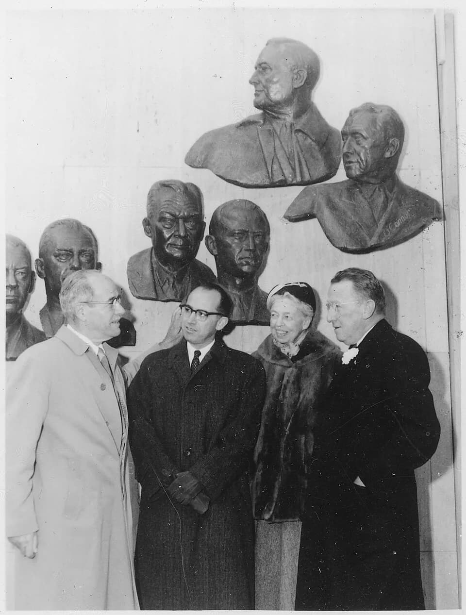 Jonas Salk - Eleanor Roosevelt, Jonas Salk, and Basil O'Connor at The Infantile Paralysis Hall of Fame in Warm Springs, Georgia - NARA - 196184.jpg