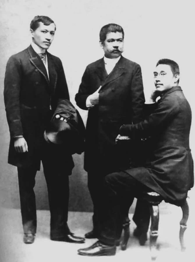 José Rizal - http://www.guttenberg.org/files/6867/6867-h/img/b155.jpg