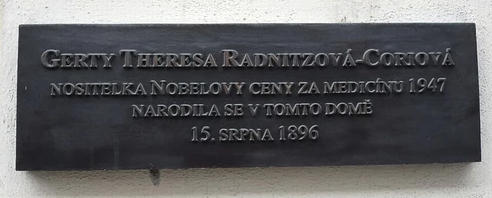Gerty Cori - Pamětní deska G.Coriové, odhalena na rodném domě v r.2000