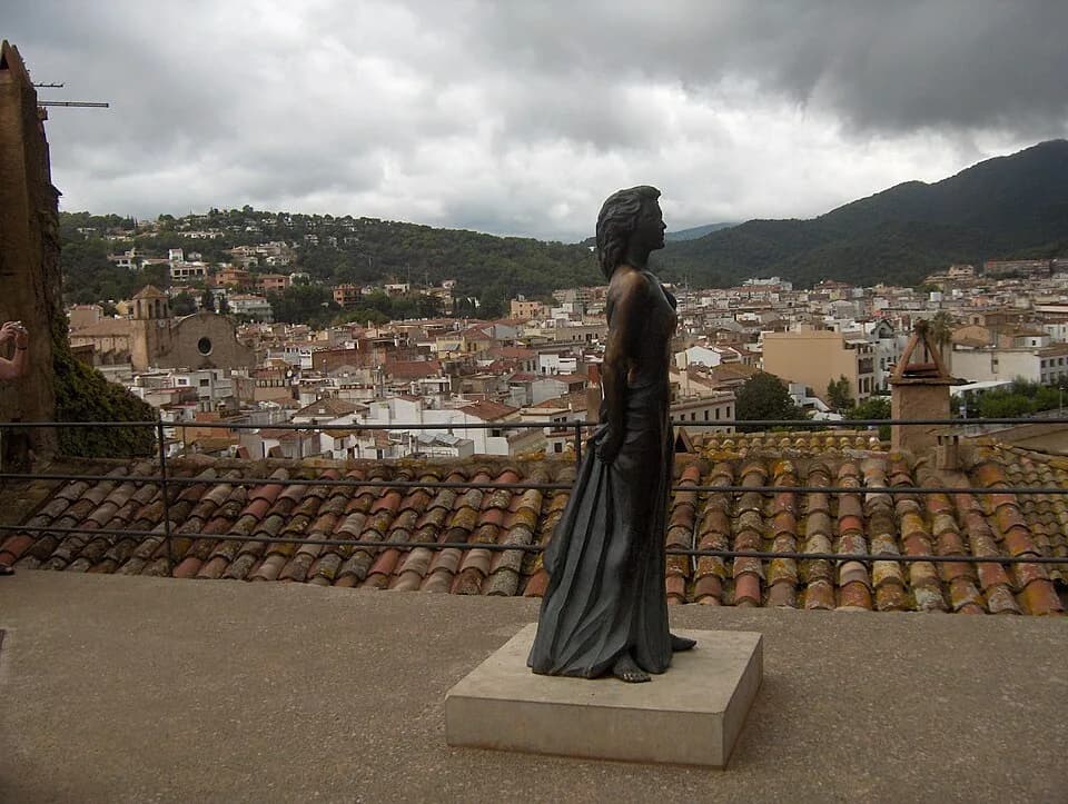 Ava Gardner - Inside the "Vila Vella enceinte": statue of Ava Gardner, Tossa de Mar, Catalonia, Spain
