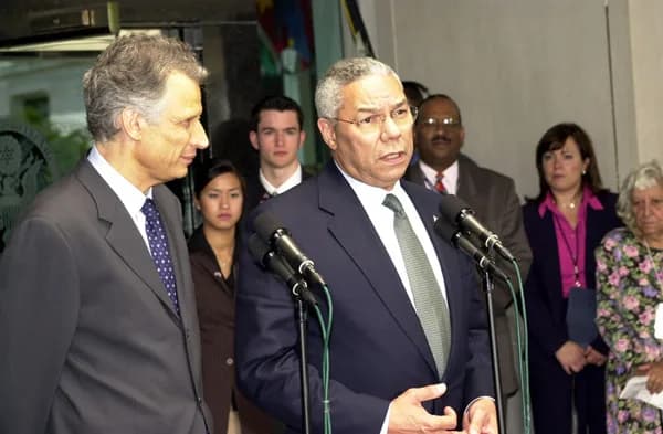 Colin Powell - U.S. Secretary of State Colin Powell (center) and French foreign affairs minister Dominique de Villepin (left).