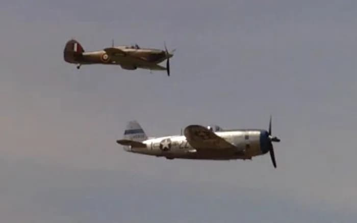 Paul Allen - Hawker Hurricane Mk.XIIA - Paine Field - USA (2012) - Flying with P-47.