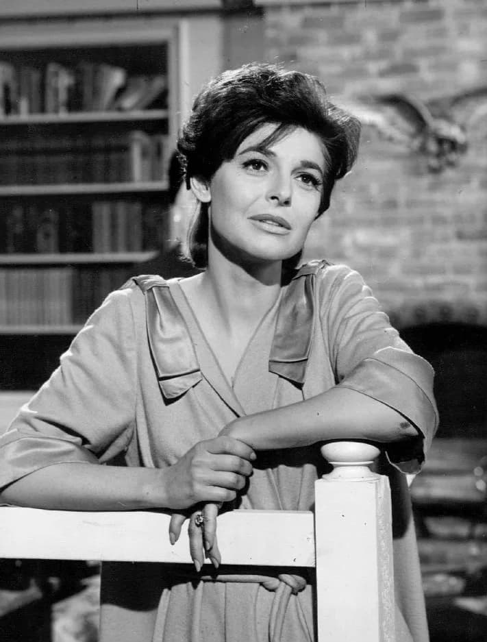 Anne Bancroft - Photo of Anne Bancroft from an appearance on Bob Hope's Chrysler Theatre.