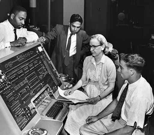 Grace Hopper - SI Neg. 83-14878. Date: June, 1957. Grace Murray Hopper at the UNIVAC keyboard, June 1957. Grace Brewster Murray: American mathematician and rear admiral in the U.S. Navy who was a pion