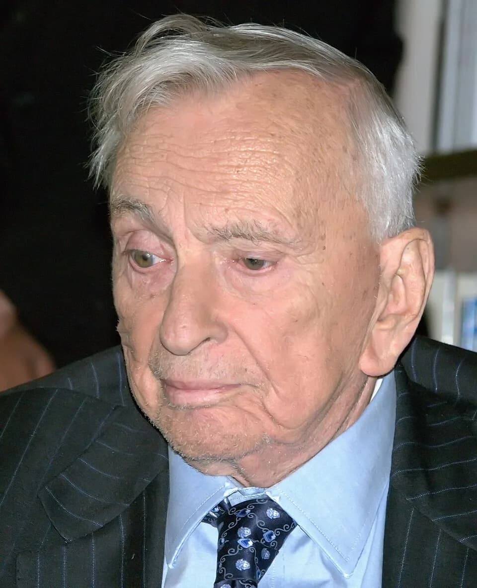 Gore Vidal - Gore Vidal at the Union Square Barnes &amp; Noble to be interviewed by Leonard Lopate to discuss his life and his photographic memoir, Gore Vidal: Snapshots in History's Glare.