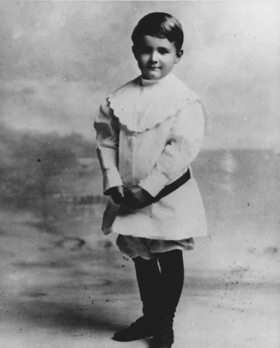 Howard Hughes - Catalog #: BIOH00422
Last Name: Hughes
First Name: Howard 
Notes:   

Repository: San Diego Air and Space Museum Archive