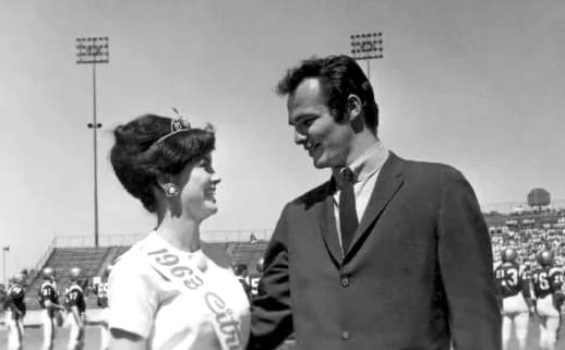 Burt Reynolds - Local call number: PR12935b
Title: Burt Reynolds With Citrus Queen at Garnet and Gold Football Game
Physical descrip: 1 photonegative: b&amp;w; 60mm. 
Date: Photographed on March 20, 1