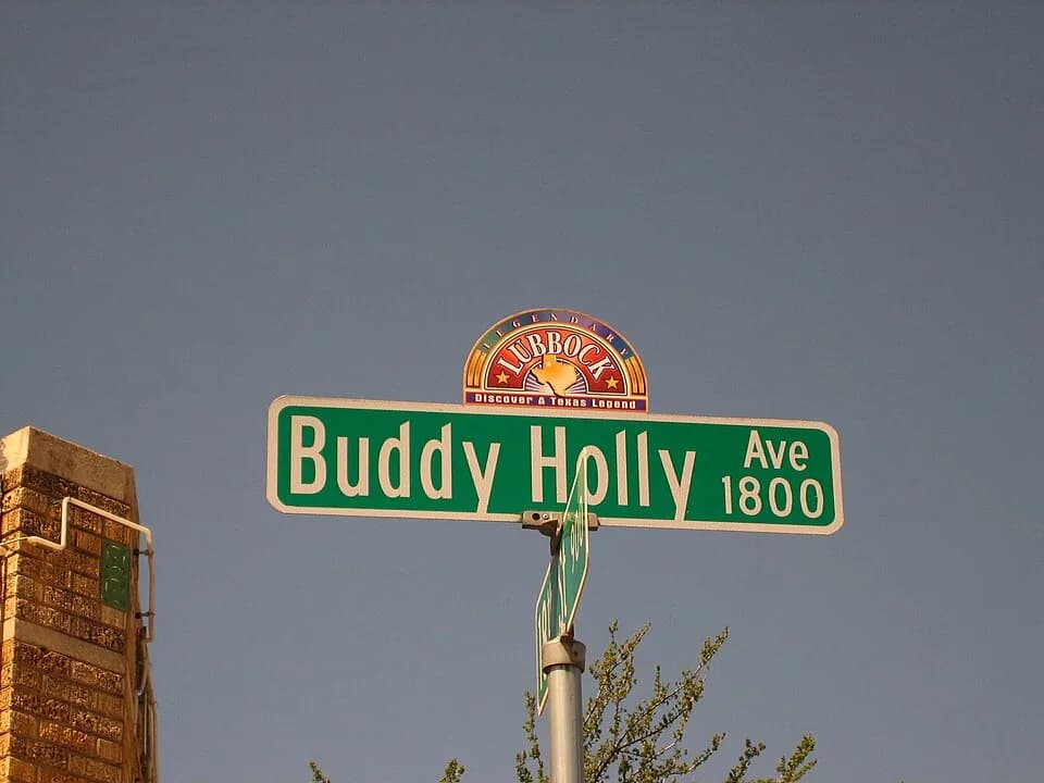 Buddy Holly - I took photo on April 3, 2009.Billy Hathorn (talk) 04:27, 10 April 2009 (UTC)