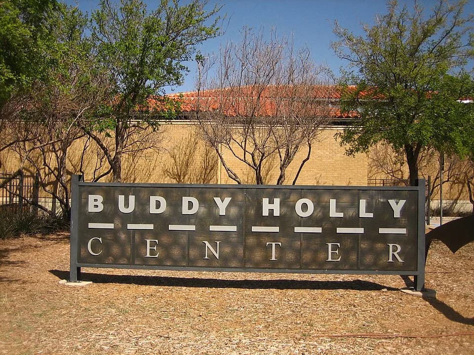 Buddy Holly - I took photo on April 3, 2009.Billy Hathorn (talk) 04:31, 10 April 2009 (UTC)