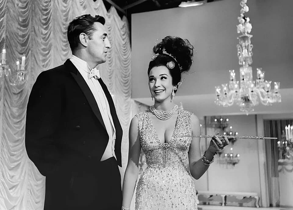 Robert Mitchum - Robert Mitchum and Shirley MacLaine in What a Way to Go! (1964).