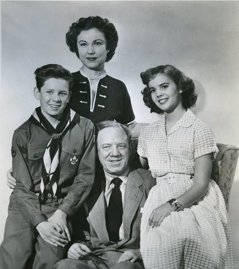 Natalie Wood - Cast photo from the television program The Pride of the Family.  From left: Robert Hyatt, Fay Wray, Paul Hartman and Natalie Wood.