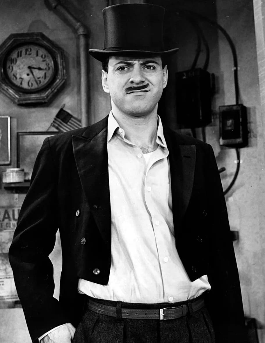 Alan Arkin - Still photo of Alan Arkin in Broadway play, Enter Laughing.
