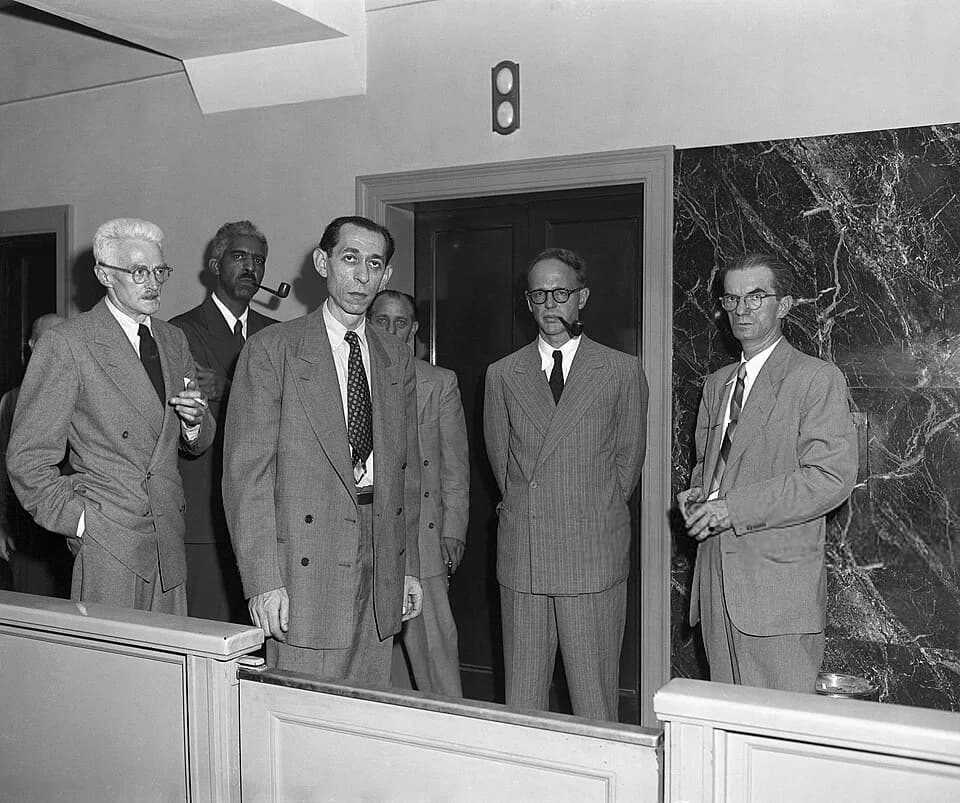 Dashiell Hammett - New York, Ny: Dashiell Hammett (1894-1961) Alpheus Hinton, Abner Green, Fredrick Vanderbilt Field, and unidentified U.S. Marshall.