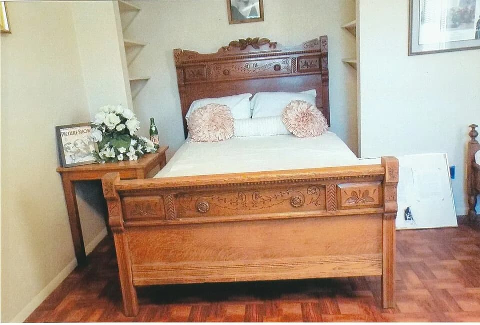 Jean Harlow - Jean Harlow's bed in the Jean Harlow Museum in Rock Springs, Az.
