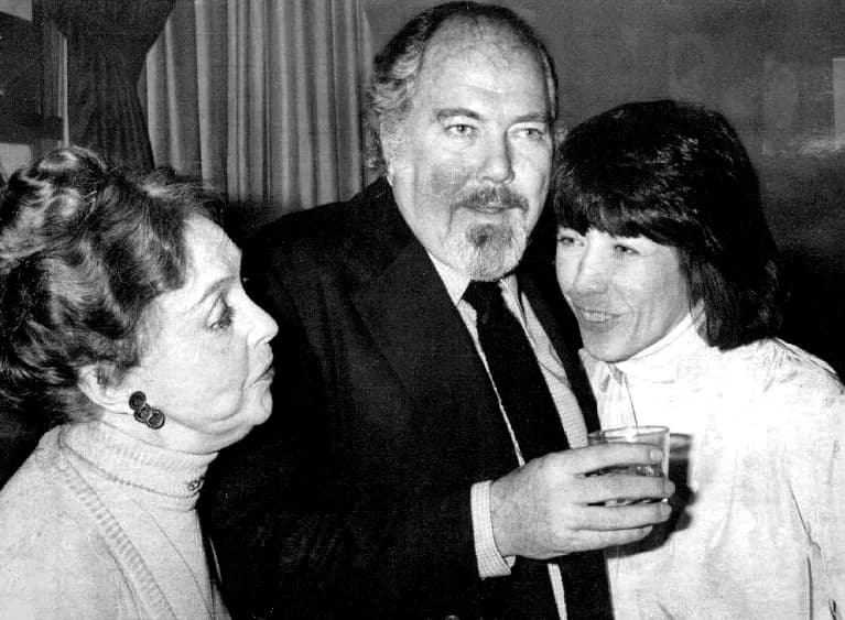 Robert Altman - Candid photo of Lillian Gish (L), Robert Altman, and Lily Tomlin at awards presentation for Nashville.