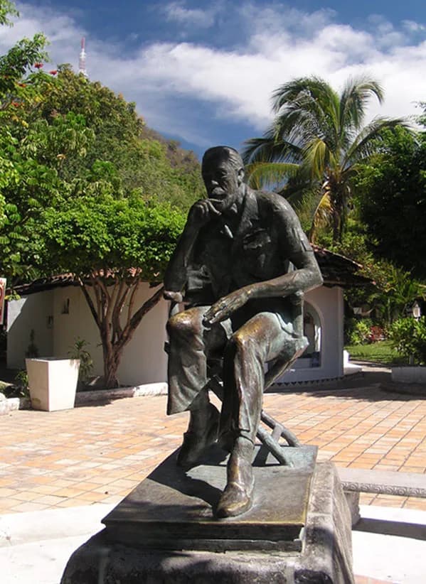 John Huston - A statue of film director John Huston, sitting in his director's chair — in Plaza John Huston of Puerto Vallarta, western Mexico.
Several of Huston's more renowned movies were filmed in