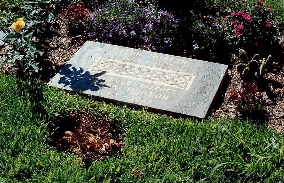 John Huston - Director John Huston's grave at Hollywood Memorial Park Cemetery, 1990
