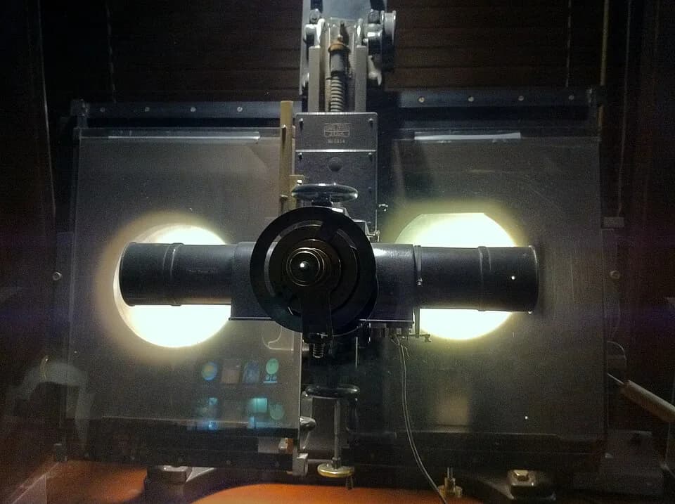Clyde Tombaugh - this zeiss blink comparator was used at the lowell observatory by clyde tombaugh in 1930 to discover 134340 pluto, a dwarf planet.
en.wikipedia.org/wiki/Planets_beyond_Neptune#Discov