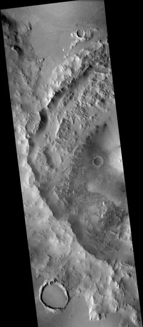 Clyde Tombaugh - Western side of Tombaugh crater, as seen by ctx