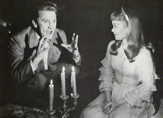Jane Wyman - A screenshot of Kirk Douglas and Jane Wyman in The Glass Menagerie (1950) trailer.