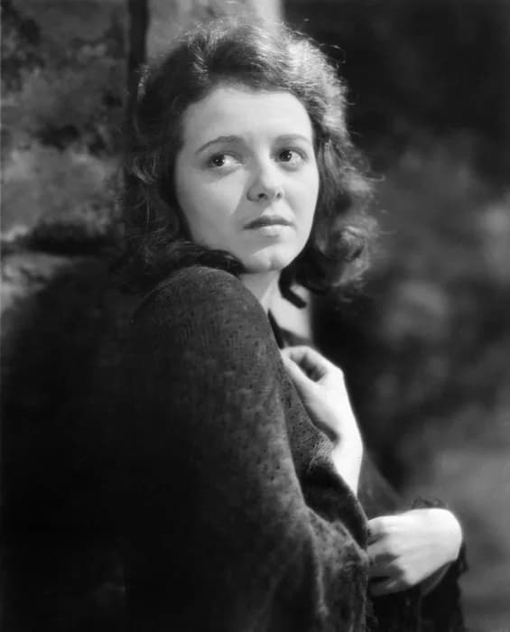 Janet Gaynor - Janet Gaynor in a scene from the American romantic drama film 7th Heaven (1927).