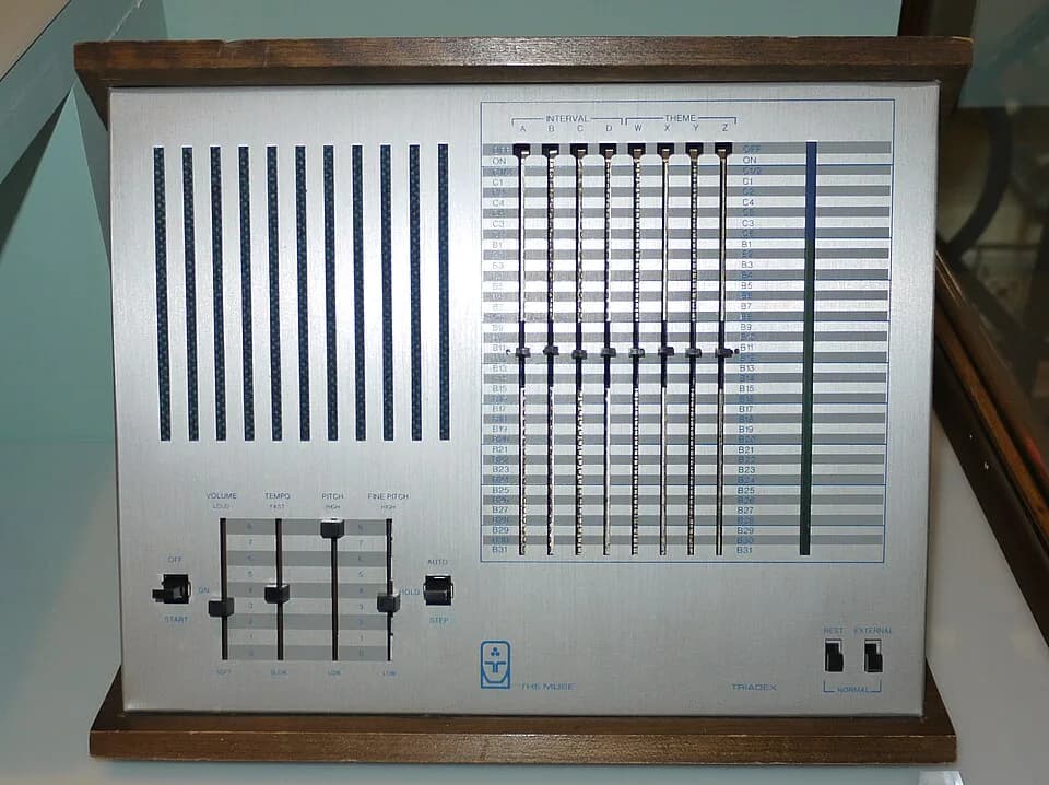 Marvin Minsky - Photo of a Triadex Muse in the London science museum