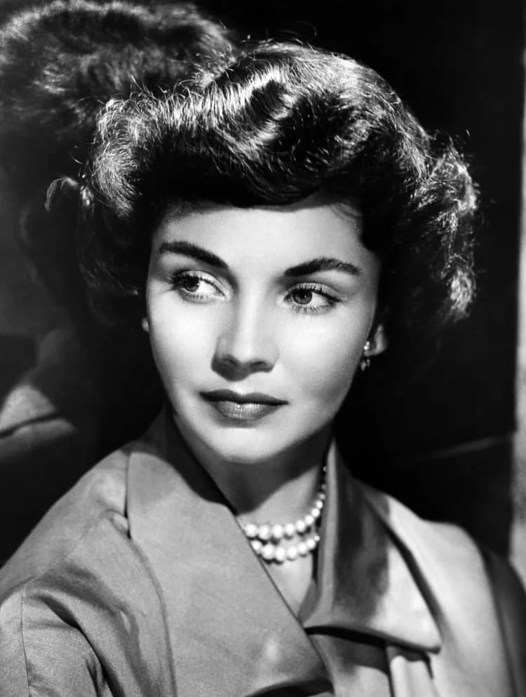 Jennifer Jones - Publicity photo of Jennifer Jones for Indiscretion of an American Wife