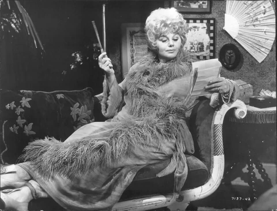 Shelley Winters - Publicity photo of American actress Shelley Winters promoting the 1971 feature film Whoever Slew Auntie Roo?.