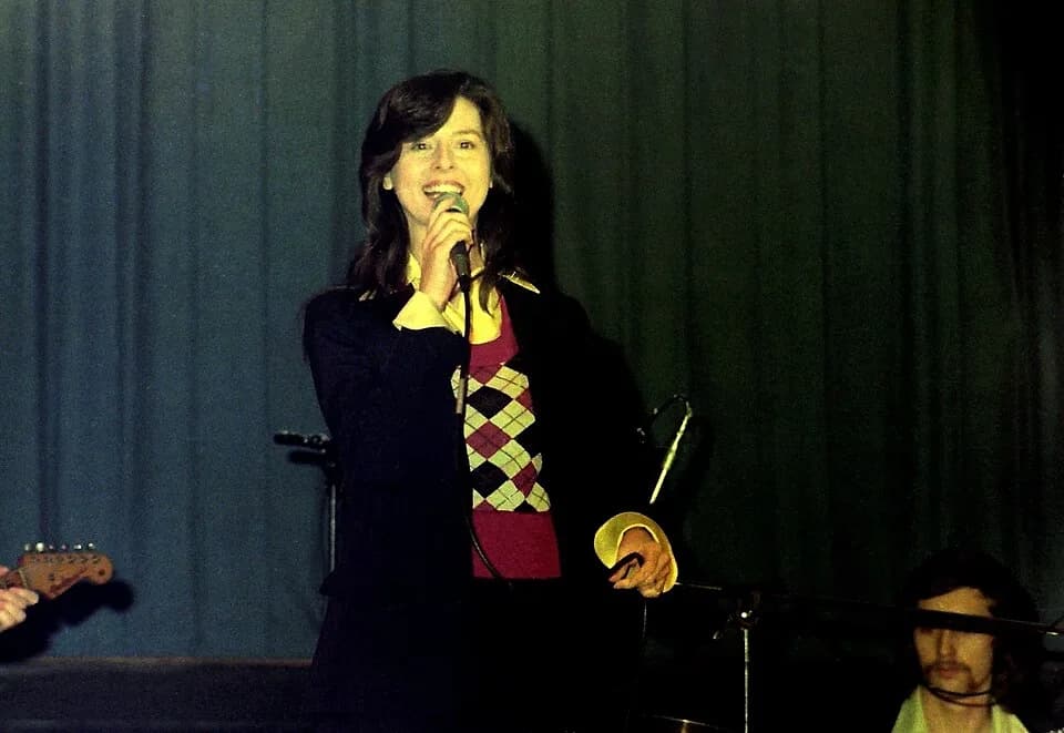 Jerry Lee Lewis - 1977 - Linda Gail Lewis in Ludwigshafen, singing Country songs... performing  Opener for her brother, Jerry Lee Lewis.