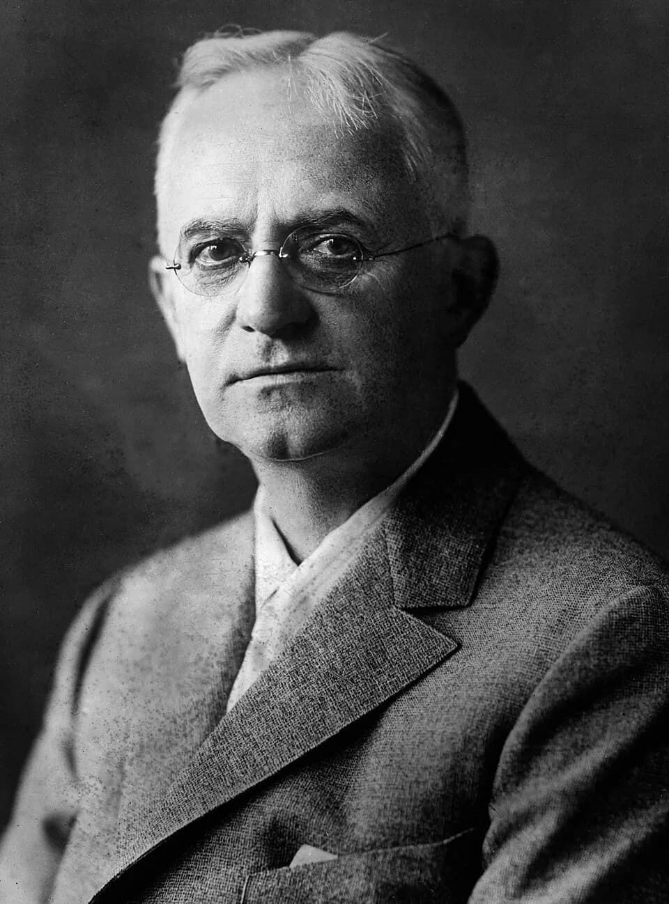 George Eastman - Photo of en:George Eastman from the en:United States Library of Congress
Digital ID: http://hdl.loc.gov/loc.pnp/ggbain.29290
http://memory.loc.gov/service/pnp/ggbain/29200/29290v.jpg
