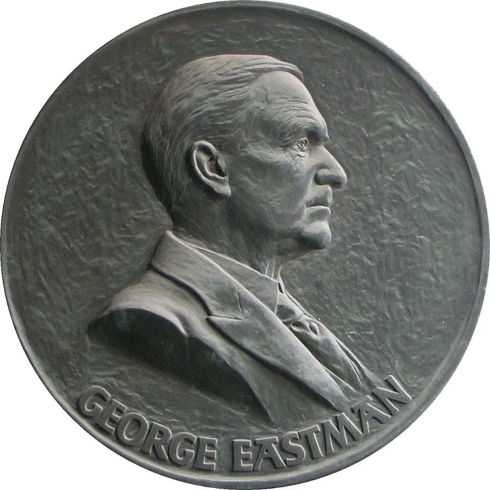George Eastman - Medallion depicting George Eastman hanging in the entrance hall of Eastmaninstitutet.
