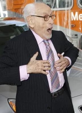 Eli Wallach - Actor Eli Wallach arrives at the Turner Classic Movies Classic Film Festival with the 2011 Buick Regal in Hollywood, California Thursday, April 22, 2010.
