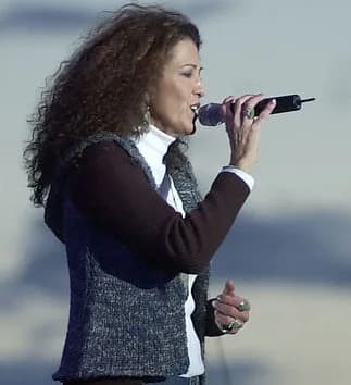 Kris Kristofferson - Rita Coolidge performing an outdoor concert in Seattle, 2002