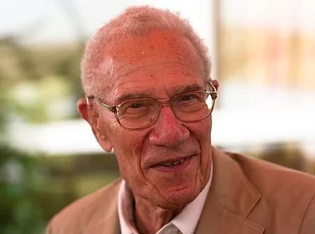 Robert Solow - Robert Solow, winner of the Noble Prize in Economics in 1987. Taken with a Leica M8, Elmarit-M 90/2,8.