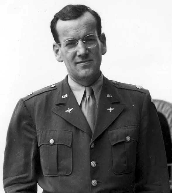 Glenn Miller - This photo from a US Government website (http://www.wpafb.af.mil/museum/afp/afp1297.htm) shows Maj. Glen Miller during his service in the US Army Air Corps.