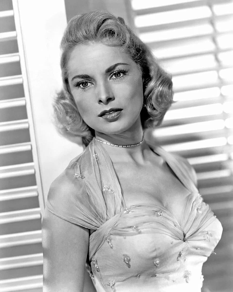 Janet Leigh - Publicity Photo of American actress Janet Leigh