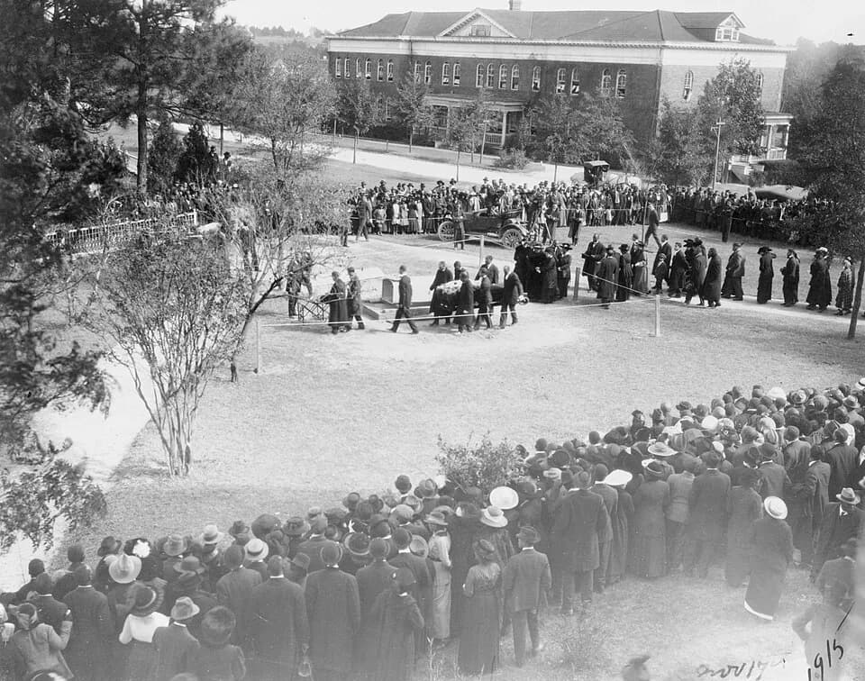 Booker T. Washington - Booker T. Washington's coffin being carried to grave site