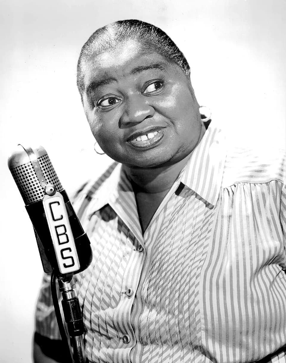 Hattie McDaniel - Photo of Hattie McDaniel as Beulah from the radio program of the same name.  The original role was voiced by actor en:Marlin Hurt.  Shortly after his sudden death in 1946, the role w