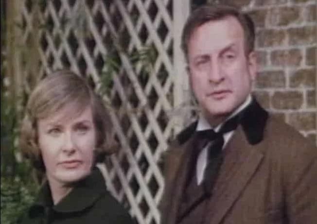 George C. Scott - Screenshot of Joanne Woodward and George C. Scott from the trailer for the film They Might Be Giants